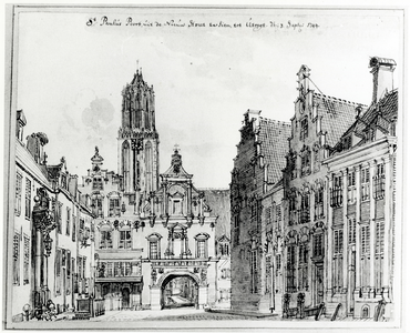 35569 Gezicht in de Lange Nieuwstraat te Utrecht met de poort van de St. Paulusabdij, de Pauluspoort, en daarachter de ...